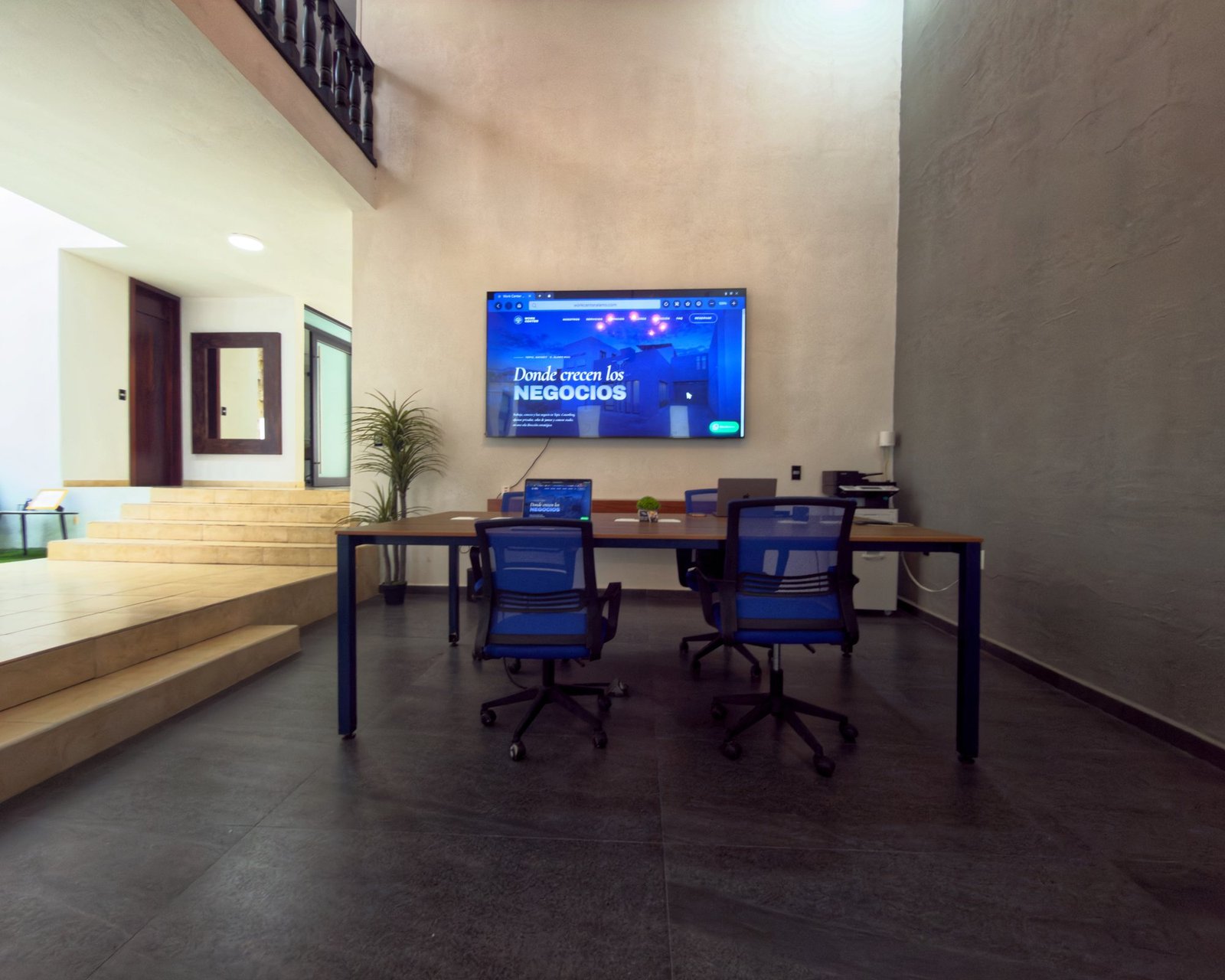 Mesa compartida del coworking
